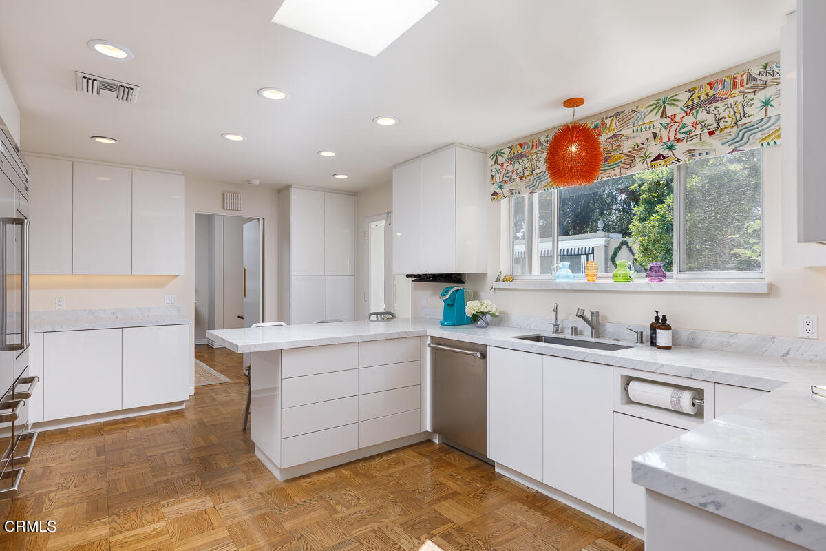 465 South San Rafael Avenue Pasadena, CA 91105 - Photo 25 of 75 a kitchen with a sink window and cabinets