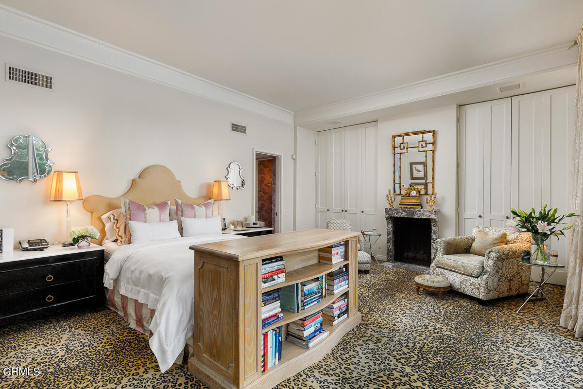 465 South San Rafael Avenue Pasadena, CA 91105 - Photo 37 of 75 a bedroom with a bed and a window