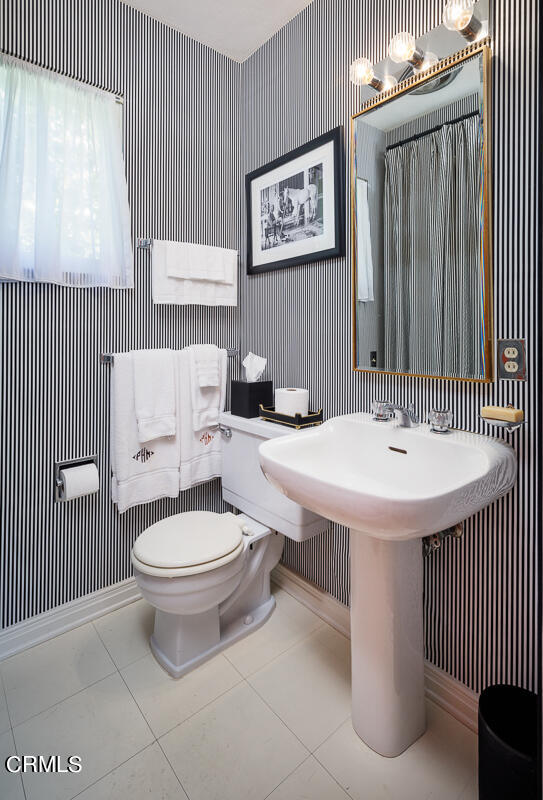 465 South San Rafael Avenue Pasadena, CA 91105 - Photo 53 of 75 a bathroom with a sink a toilet and mirror