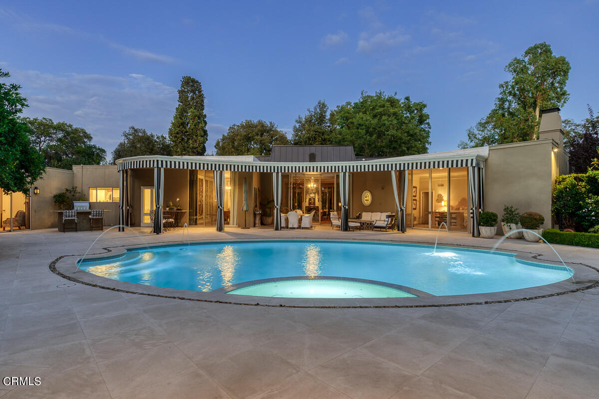 465 South San Rafael Avenue Pasadena, CA 91105 - Photo 56 of 75 swimming pool view with a garden space