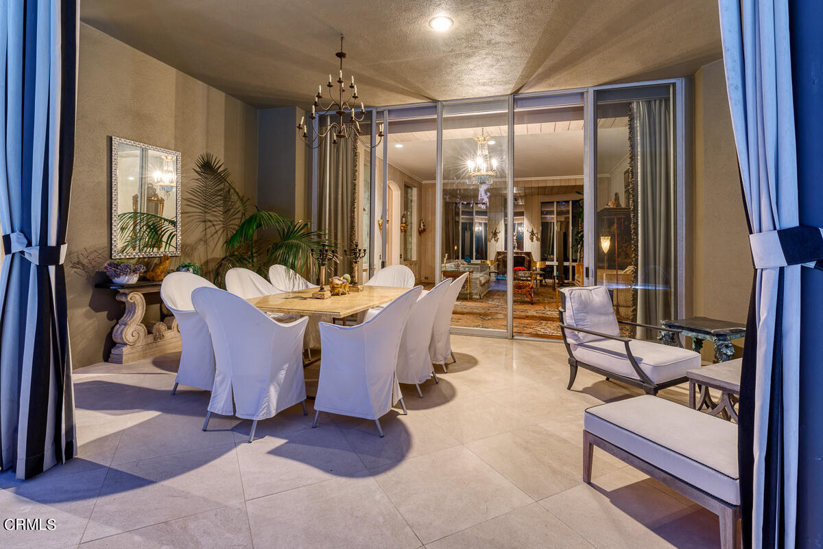 465 South San Rafael Avenue Pasadena, CA 91105 - Photo 59 of 75 a living room with patio furniture and a chandelier