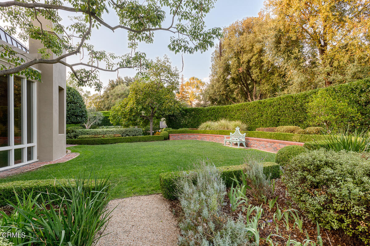 465 South San Rafael Avenue Pasadena, CA 91105 - Photo 62 of 75 a view of a garden with large trees