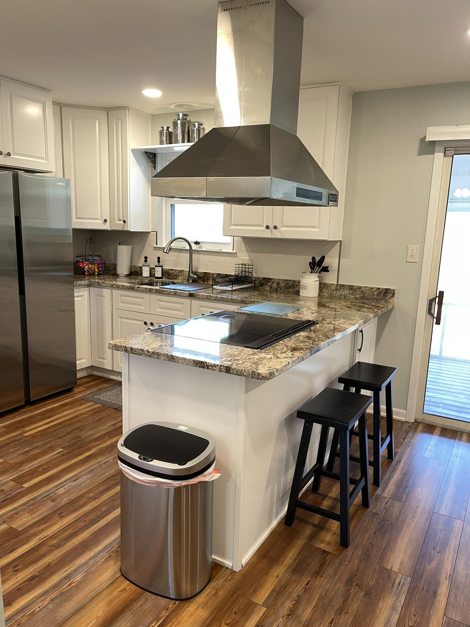 1086 County Highway 183 North DeFuniak Springs, FL 32433 - Photo 4 of 20 a kitchen with a stove a sink and a refrigerator