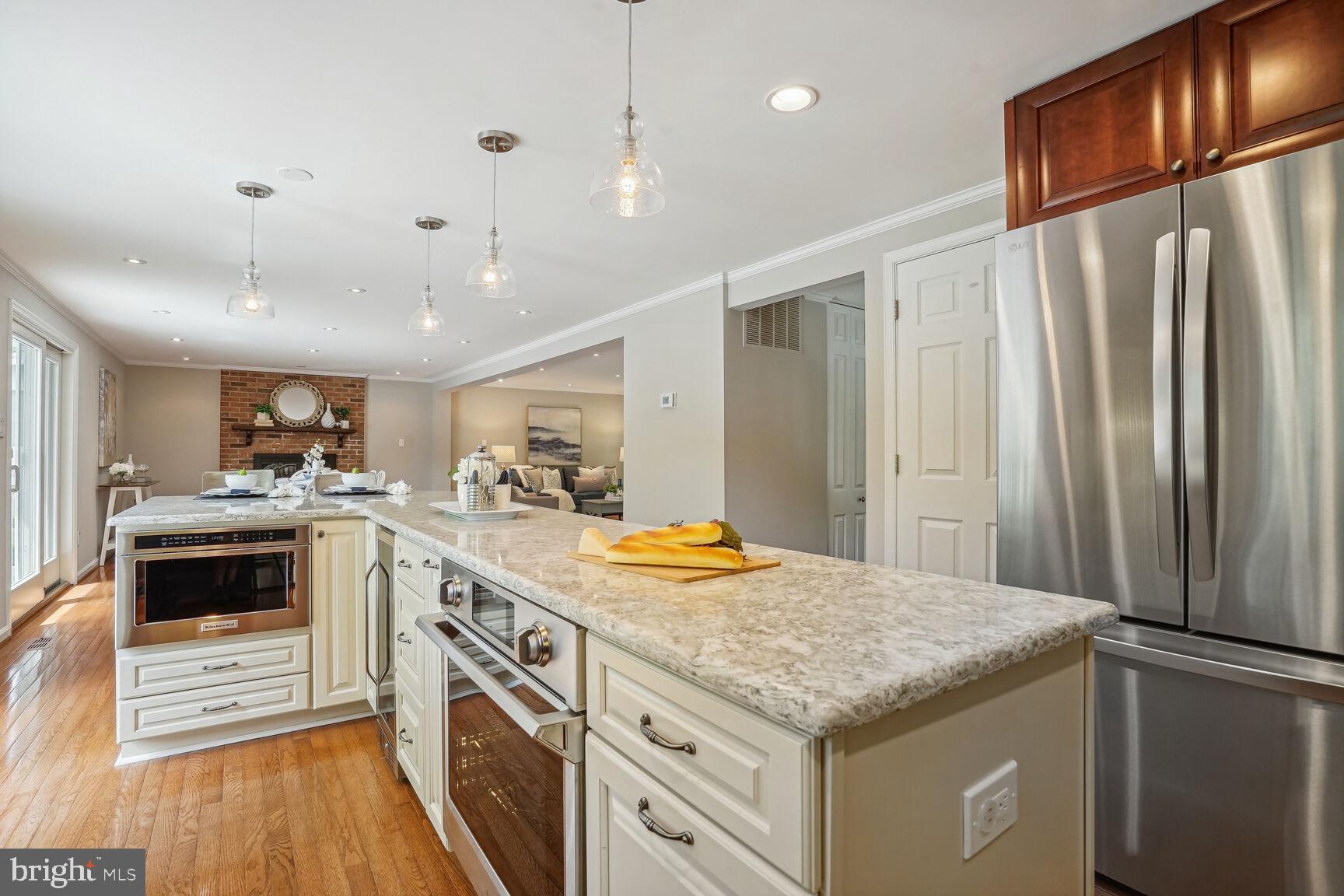 7586 Vogels Way Springfield, VA 22153 - Photo 14 of 42 Ample counterspace