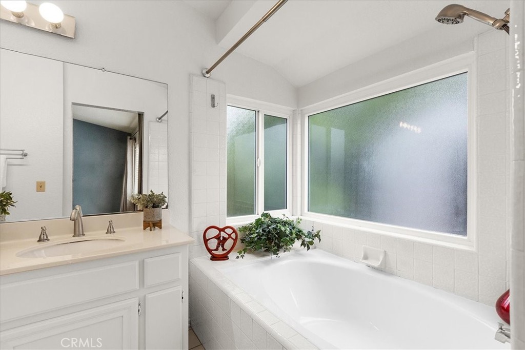 7158 Foxcroft Street Riverside, CA 92506 - Photo 23 of 51 large socking tub and shower