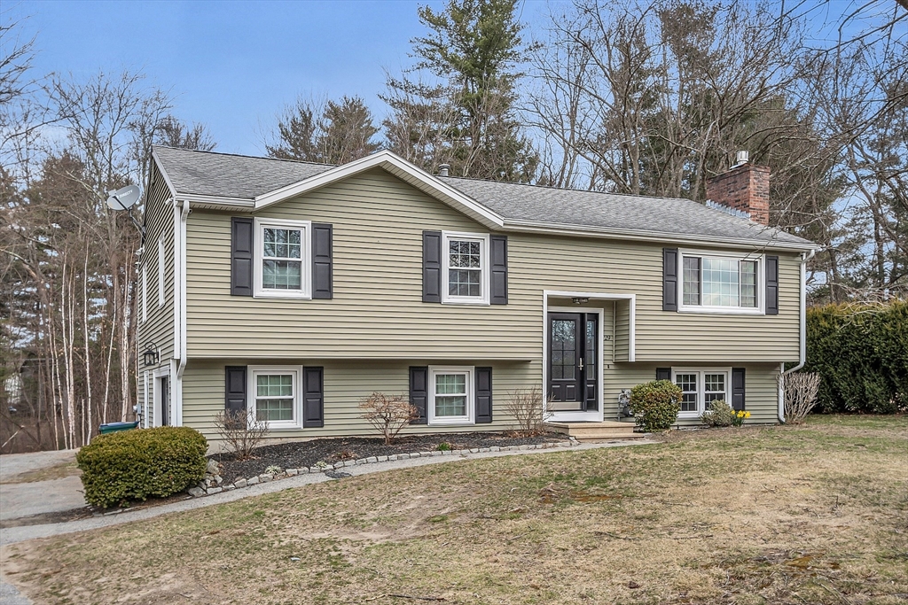 29 Gagnon Road Lowell, MA 01854 - Photo 2 of 42 Gallery Image 2