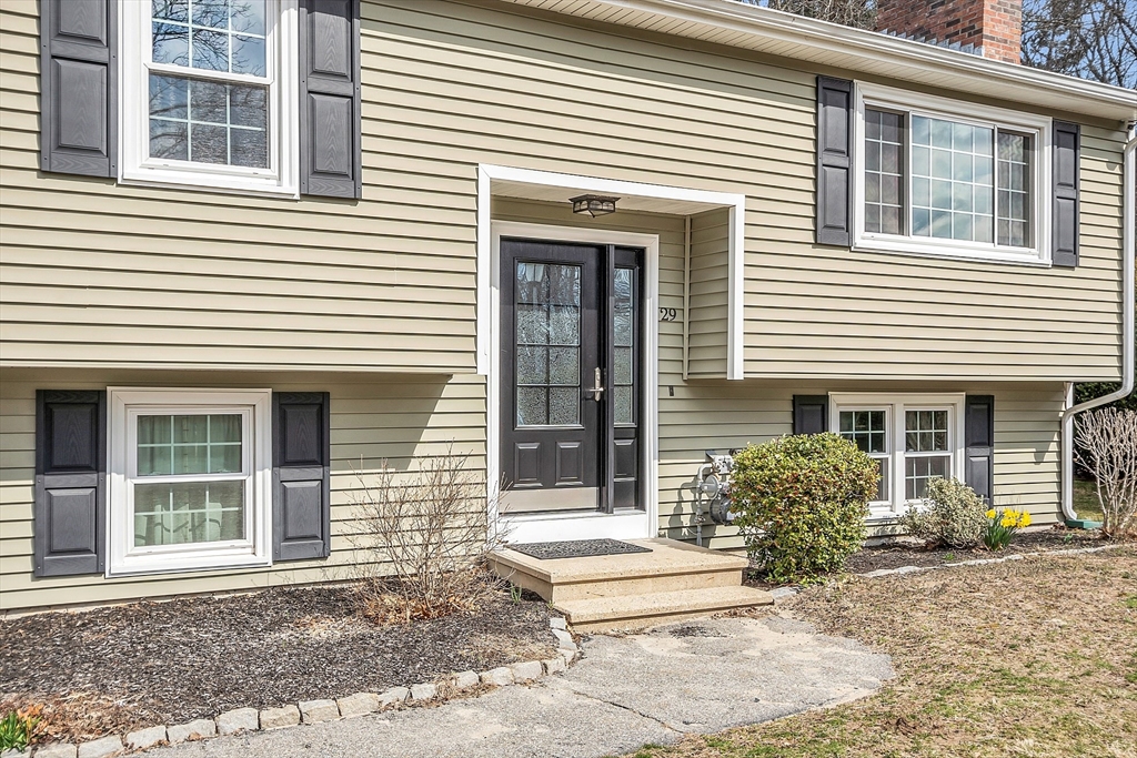 29 Gagnon Road Lowell, MA 01854 - Photo 3 of 42 Gallery Image 3