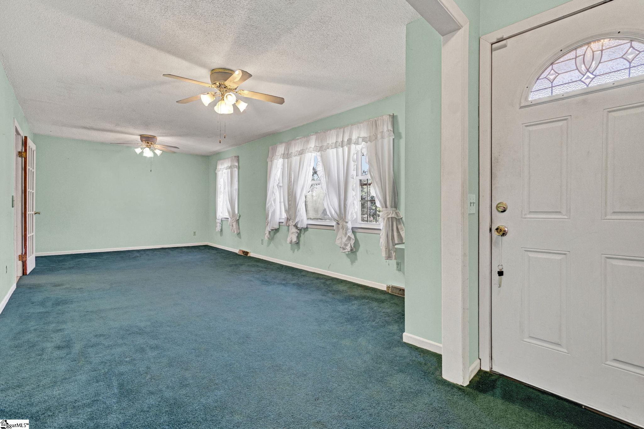 104 Blakely Avenue Laurens, SC 29360 - Photo 15 of 43