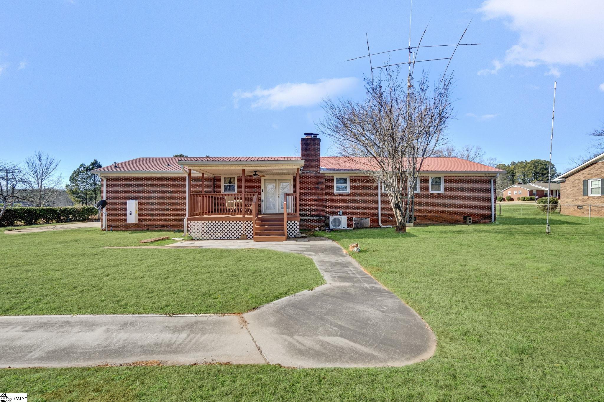 104 Blakely Avenue Laurens, SC 29360 - Photo 2 of 43