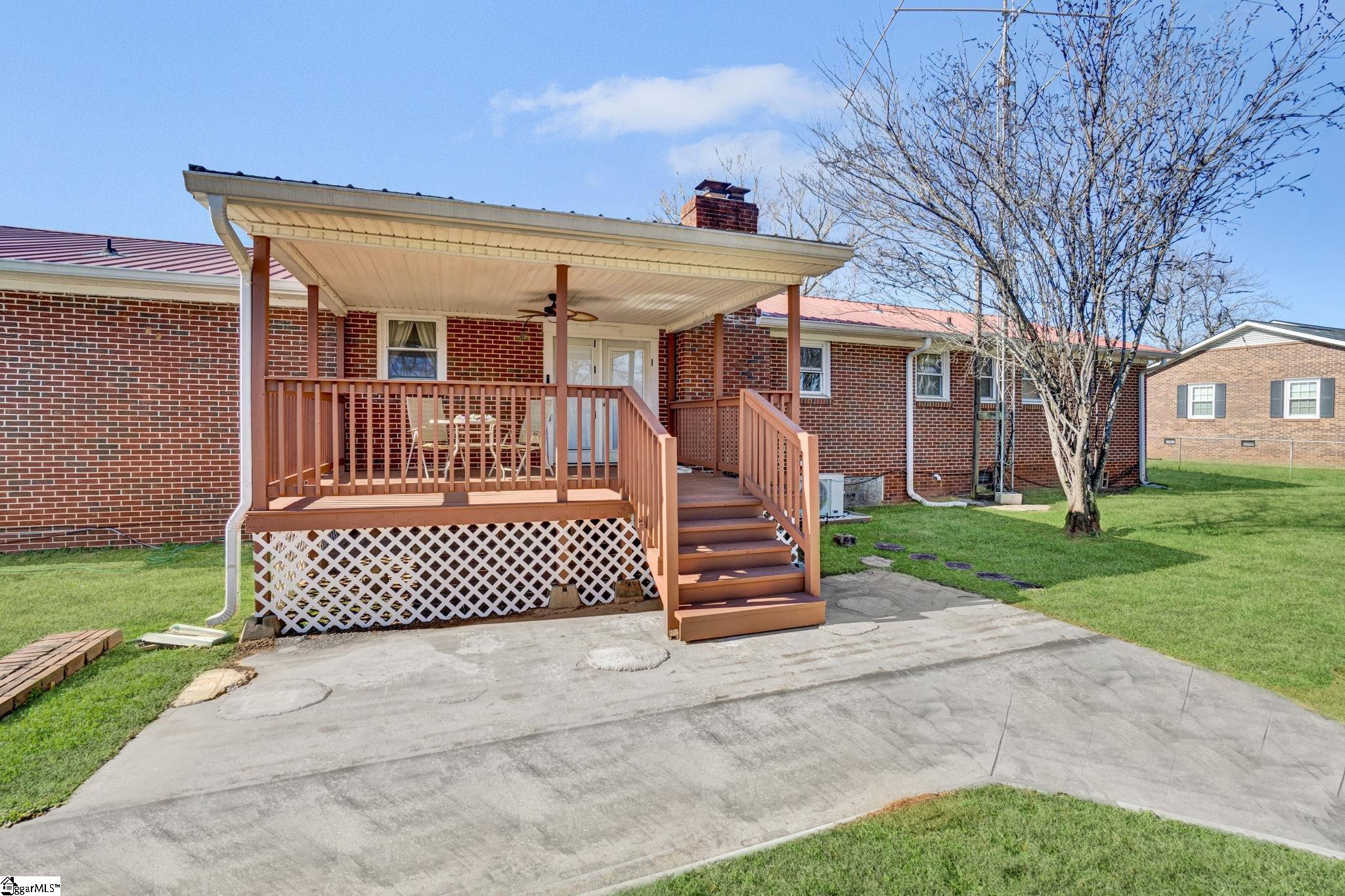 104 Blakely Avenue Laurens, SC 29360 - Photo 35 of 43