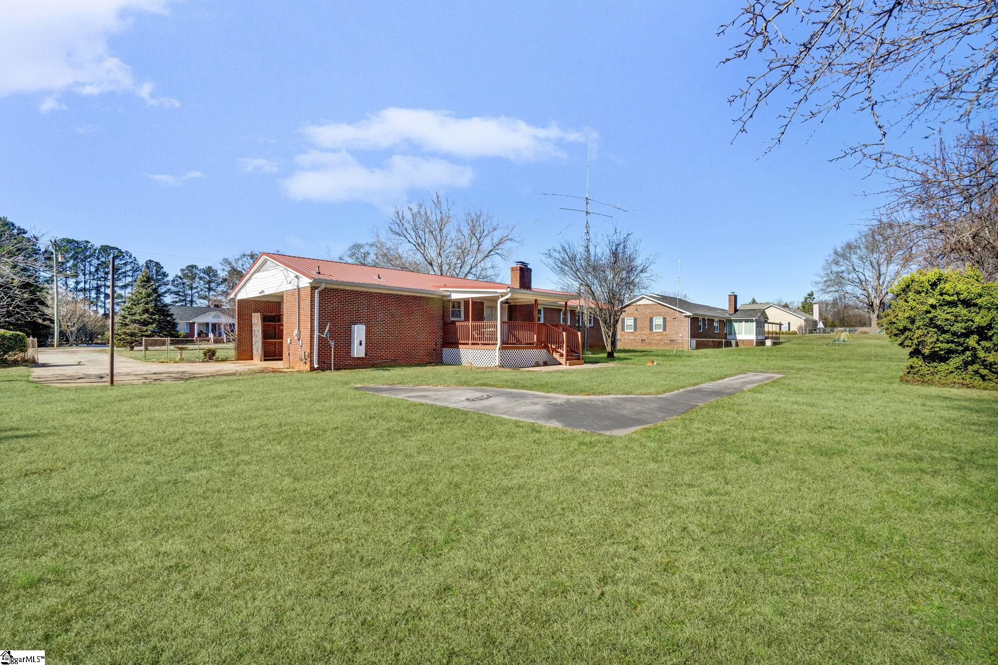 104 Blakely Avenue Laurens, SC 29360 - Photo 38 of 43