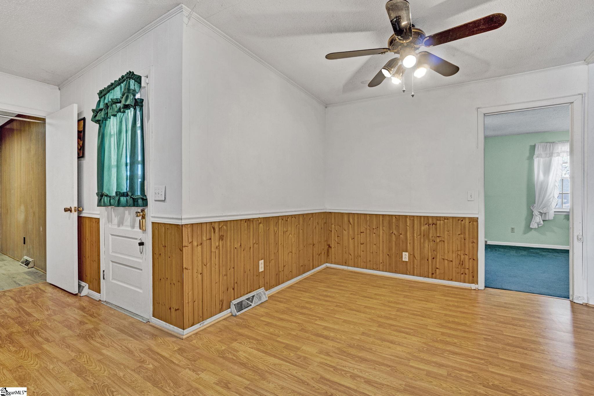 104 Blakely Avenue Laurens, SC 29360 - Photo 8 of 43