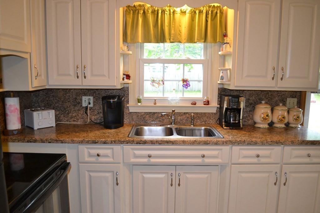 115 Bulat Drive Springfield, MA 01129 - Photo 3 of 30