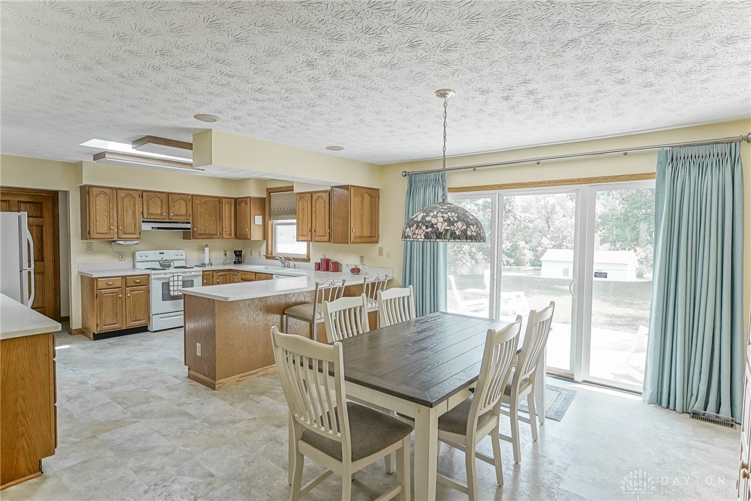 8464 Chambersburg Road Huber Heights, OH 45424 - Photo 8 of 44