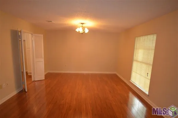 $1,950 | 5017 Parkoaks Drive, Baton Rouge, LA 70816