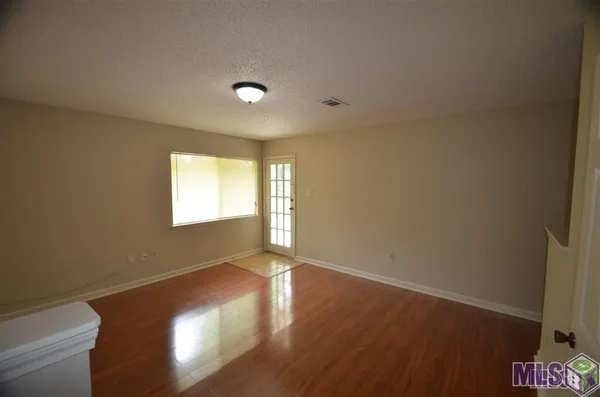 $1,950 | 5017 Parkoaks Drive, Baton Rouge, LA 70816