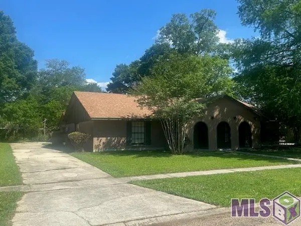 $1,950 | 5017 Parkoaks Drive, Baton Rouge, LA 70816