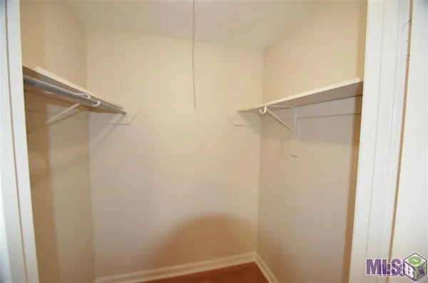 $1,950 | 5017 Parkoaks Drive, Baton Rouge, LA 70816