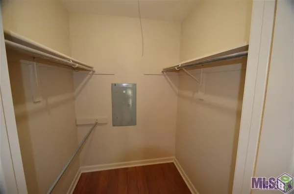 $1,950 | 5017 Parkoaks Drive, Baton Rouge, LA 70816
