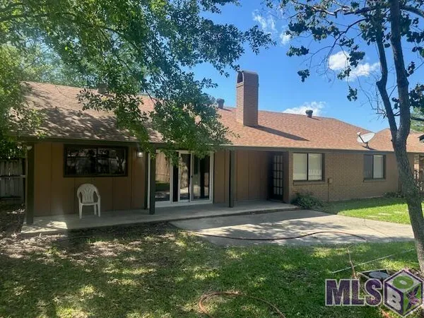 $1,950 | 5017 Parkoaks Drive, Baton Rouge, LA 70816