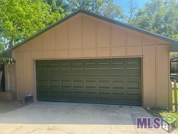 $1,950 | 5017 Parkoaks Drive, Baton Rouge, LA 70816