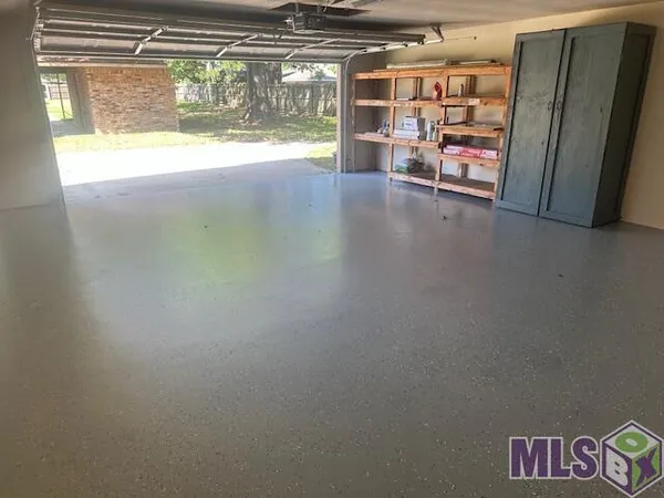 $1,950 | 5017 Parkoaks Drive, Baton Rouge, LA 70816