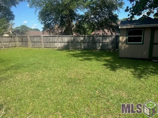 $1,950 | 5017 Parkoaks Drive, Baton Rouge, LA 70816