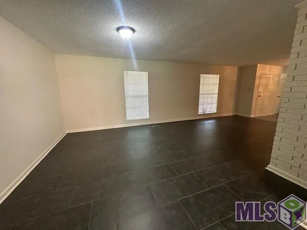 $1,950 | 5017 Parkoaks Drive, Baton Rouge, LA 70816