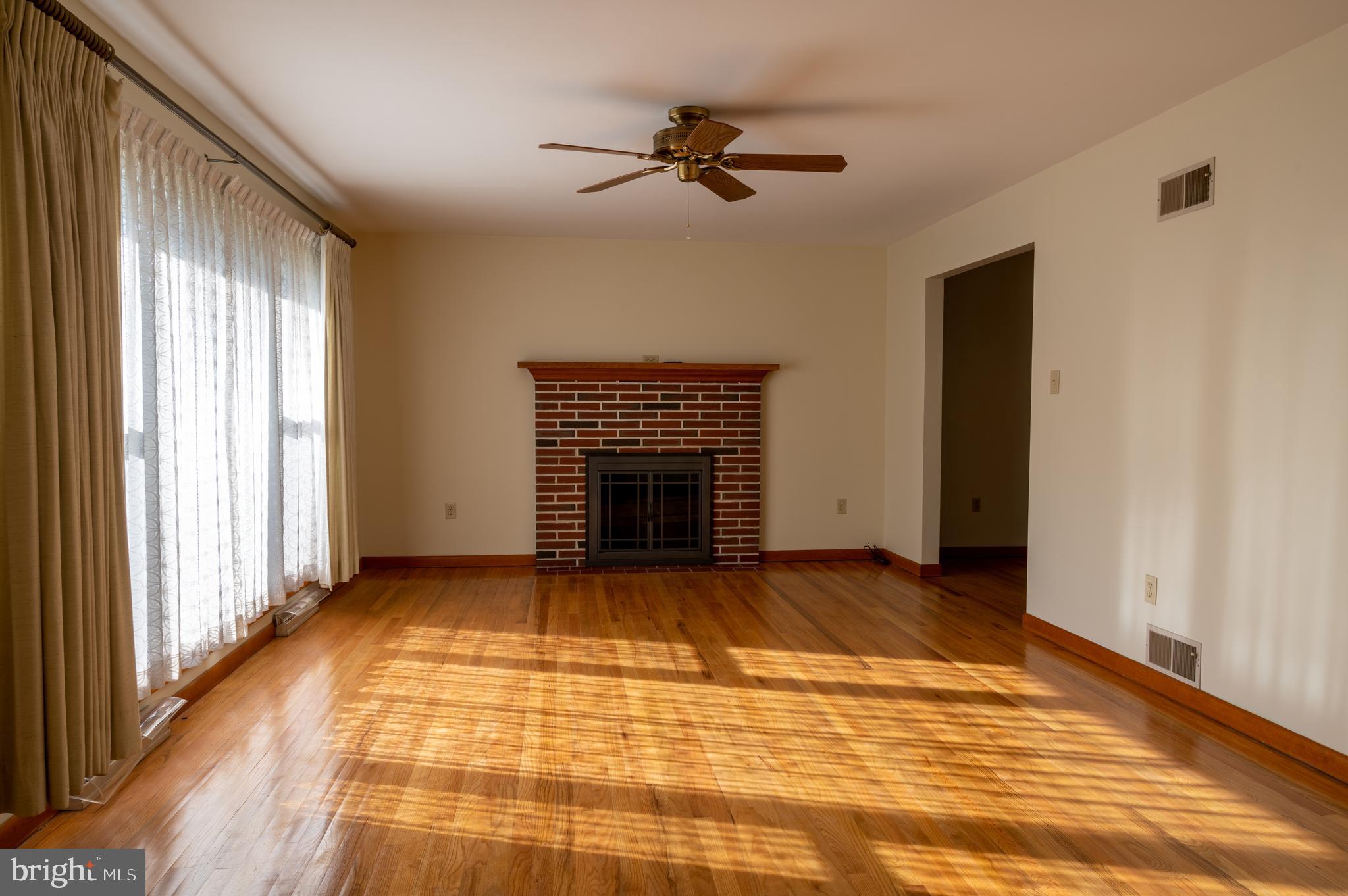 1330 Dayton Road Harrisburg, PA 17113 - Photo 2 of 22 Living Room - Natural Gas Fireplace with remote.
