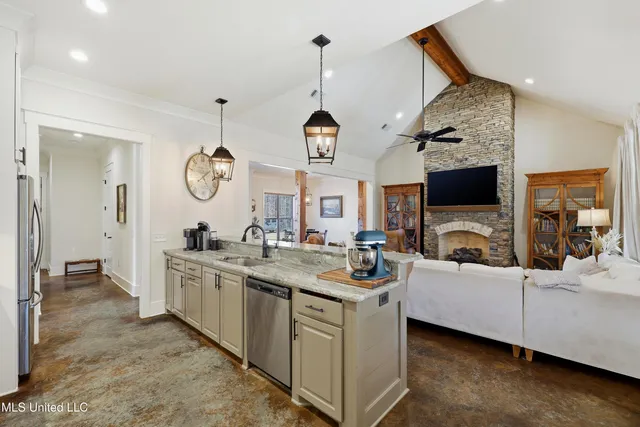 $388,000 | 112 Laurelwood Trail, Mendenhall, MS 39114