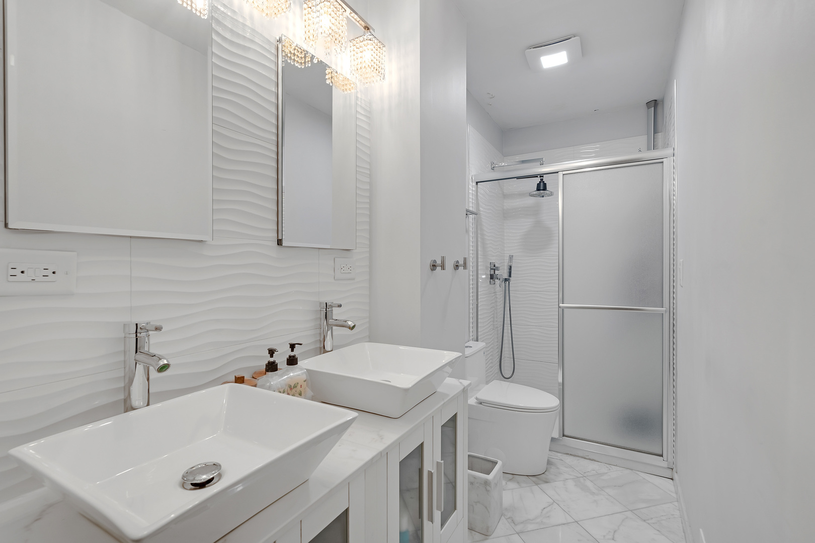 886 West Palatine Road Palatine, IL 60067 - Photo 18 of 27 a bathroom with a sink toilet and shower
