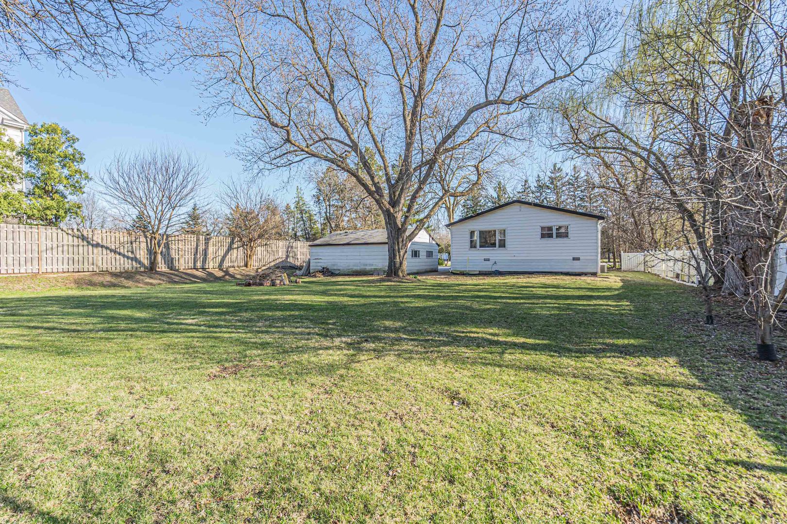 886 West Palatine Road Palatine, IL 60067 - Photo 25 of 27 a view of a volley ball court