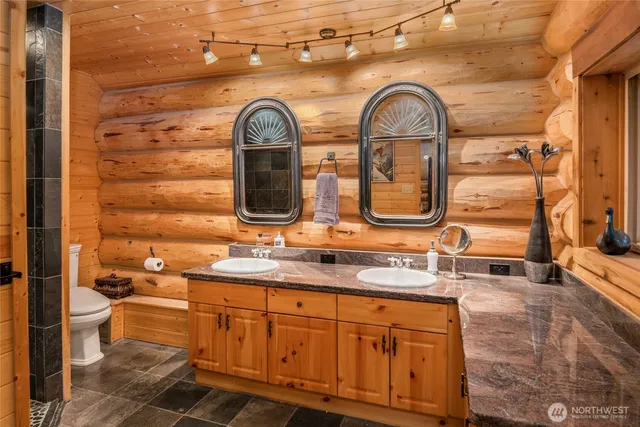 $2,250,000 | 4422 Kachess Lake Road, Easton, WA 98925