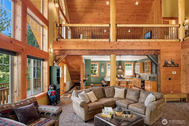 $2,250,000 | 4422 Kachess Lake Road, Easton, WA 98925