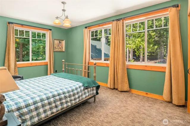 $2,250,000 | 4422 Kachess Lake Road, Easton, WA 98925