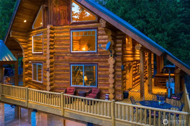 $2,250,000 | 4422 Kachess Lake Road, Easton, WA 98925