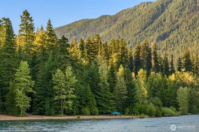 $2,250,000 | 4422 Kachess Lake Road, Easton, WA 98925