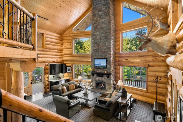 $2,250,000 | 4422 Kachess Lake Road, Easton, WA 98925