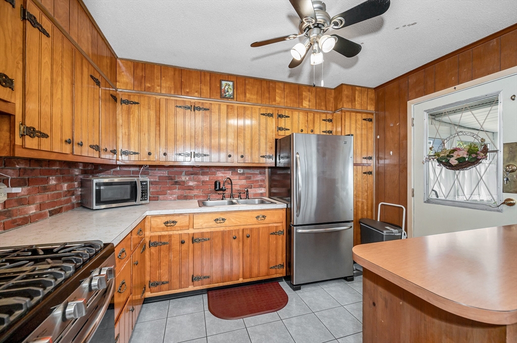 25 Arlene Road Lowell, MA 01851 - Photo 8 of 33 Gallery Image 8