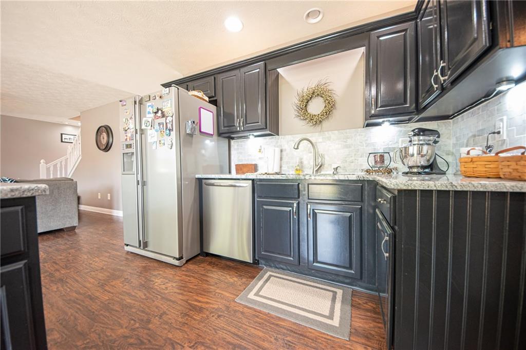 6085 Prairie Stream Way Columbus, IN 47203 - Photo 12 of 41 Gallery Image 12