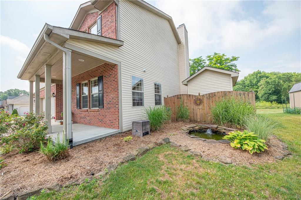 6085 Prairie Stream Way Columbus, IN 47203 - Photo 3 of 41 Gallery Image 3