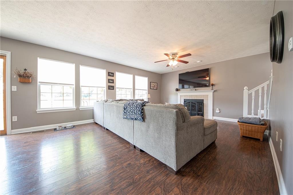 6085 Prairie Stream Way Columbus, IN 47203 - Photo 5 of 41 Gallery Image 5