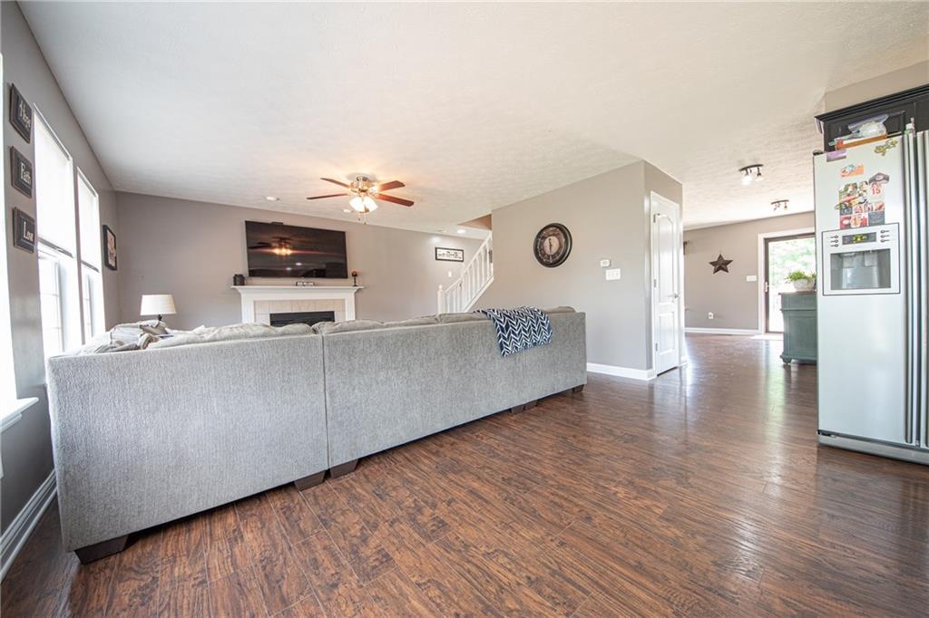6085 Prairie Stream Way Columbus, IN 47203 - Photo 6 of 41 Gallery Image 6