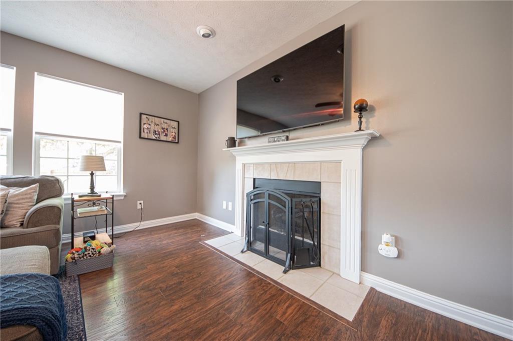6085 Prairie Stream Way Columbus, IN 47203 - Photo 7 of 41 Gallery Image 7