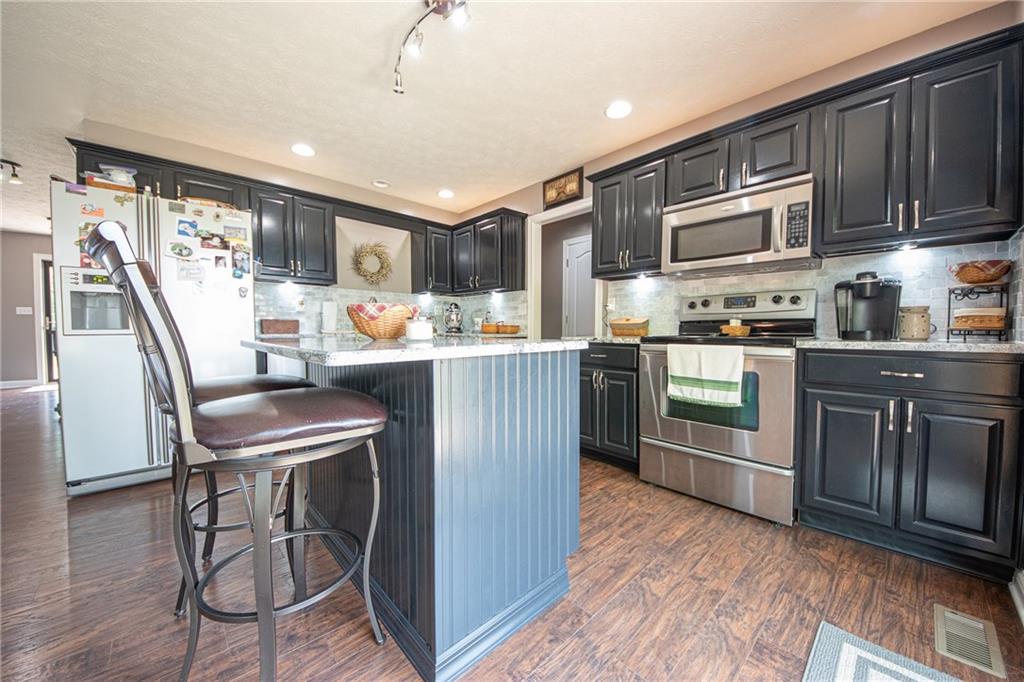 6085 Prairie Stream Way Columbus, IN 47203 - Photo 10 of 41 Gallery Image 10