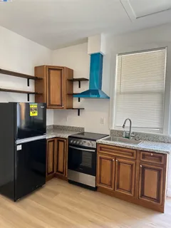$649,000 | 1130 East 11th Street, Oakland, CA 94606
