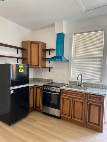 $649,000 | 1130 East 11th Street, Oakland, CA 94606