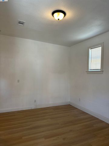 $649,000 | 1130 East 11th Street, Oakland, CA 94606