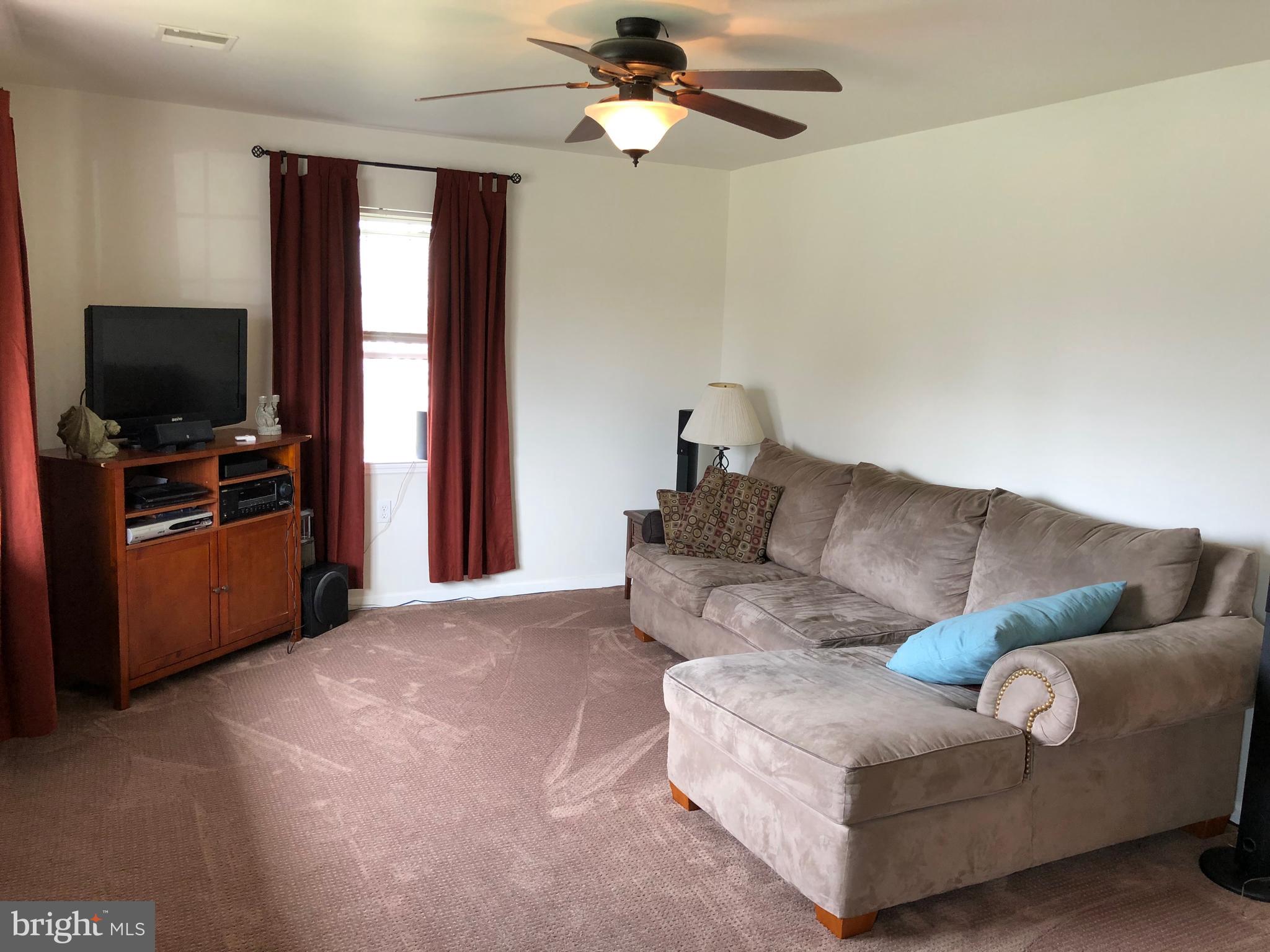 2121 Cullum Drive Reading, PA 19601 - Photo 3 of 15 Living Room
