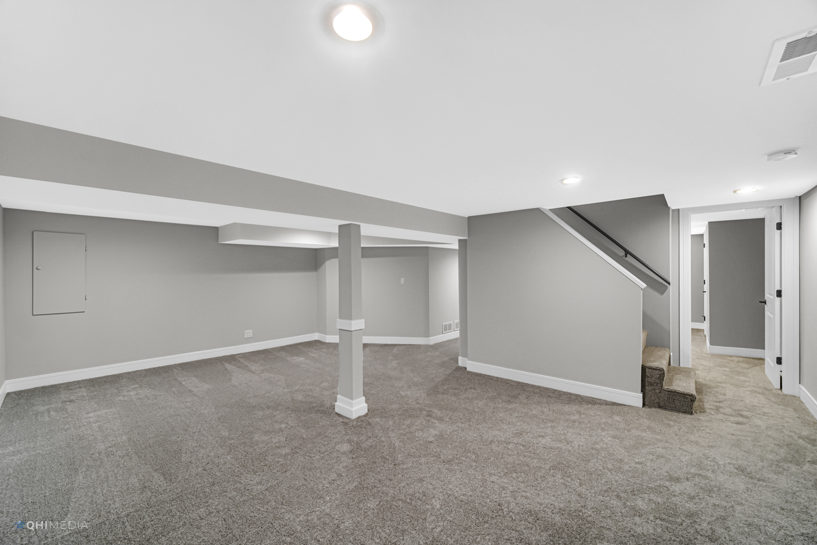 2141 Downey Road Homewood, IL 60430 - Photo 22 of 31 an empty room with closet and windows